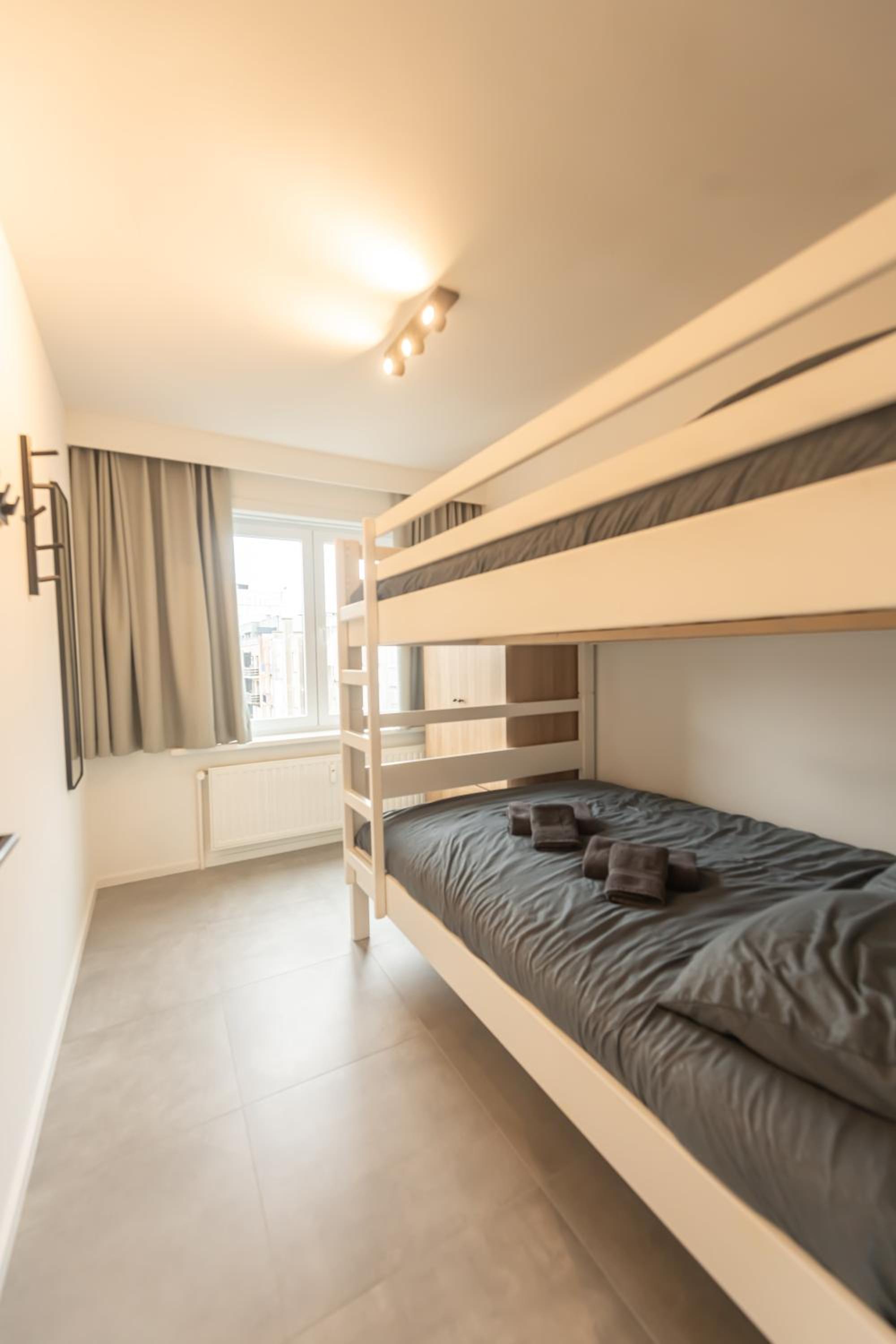 Ostend Center Luxury Top Floor Apartment with Free Parking