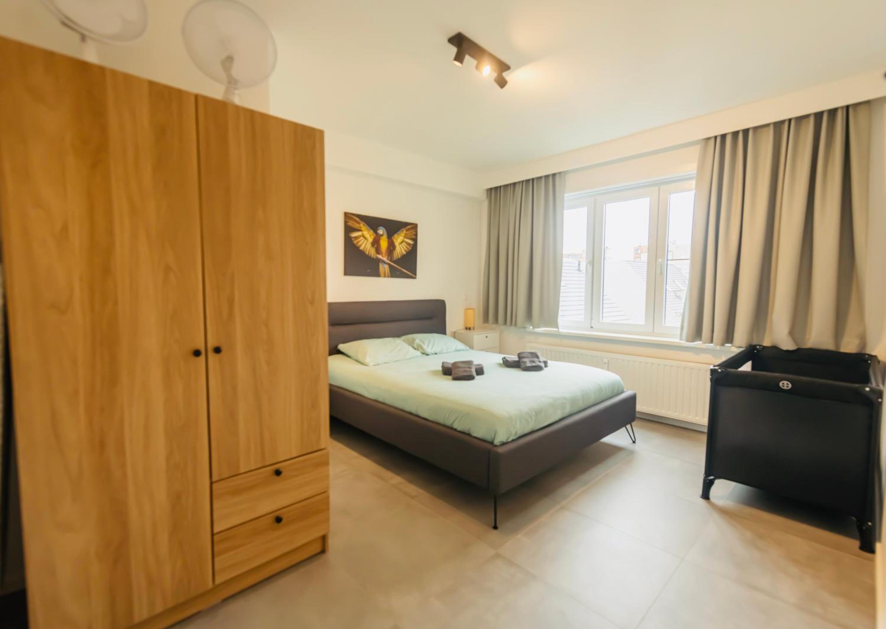 Ostend Center Luxury Top Floor Apartment with Free Parking