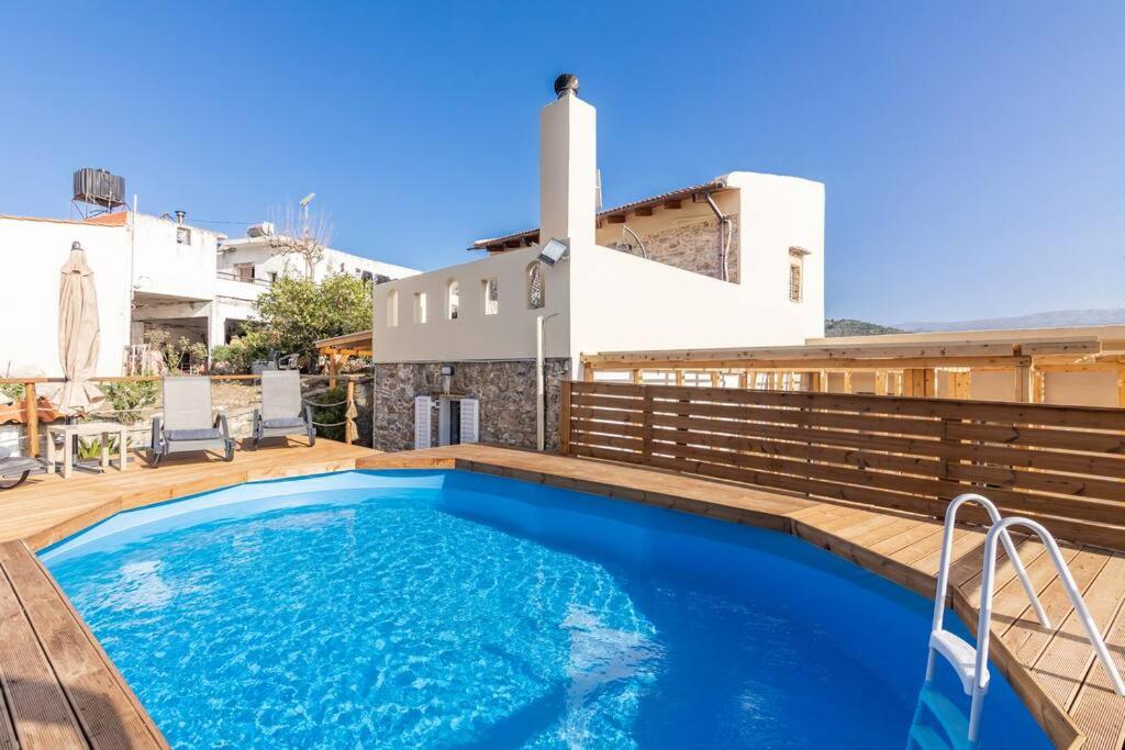 Traditional House with Private Pool view 4