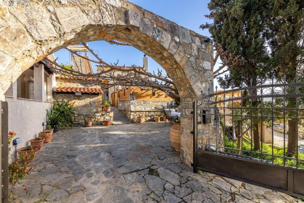 Traditional House with Private Pool view 5