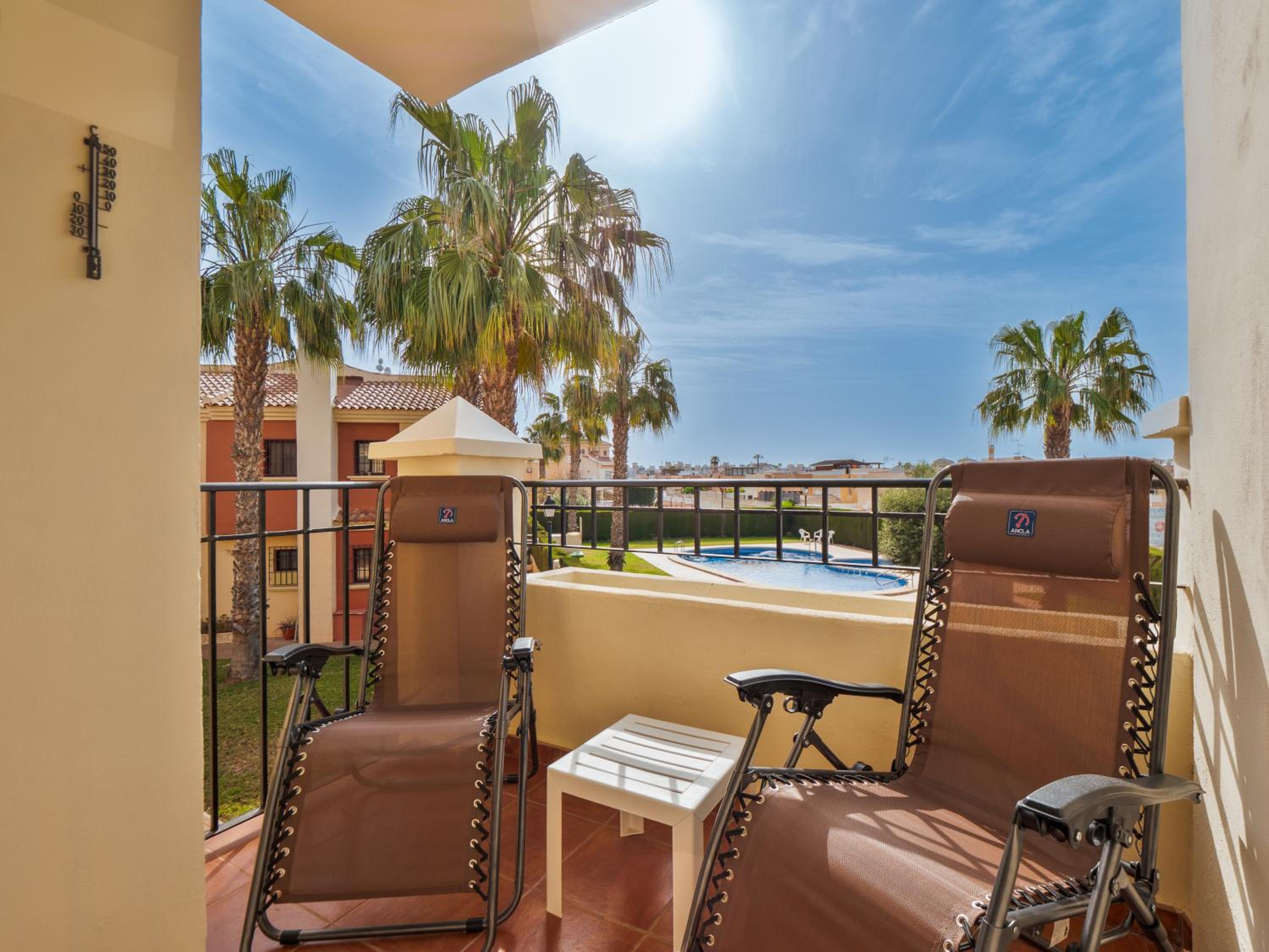 Torrevieja Palm Apartment- very quiet, in the garden, air condition in every room view 5