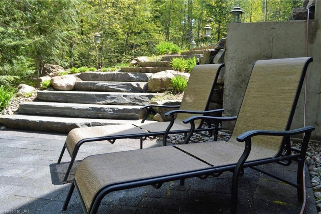 The Hidden Porch at Sir Sam's (hot tub & sauna)