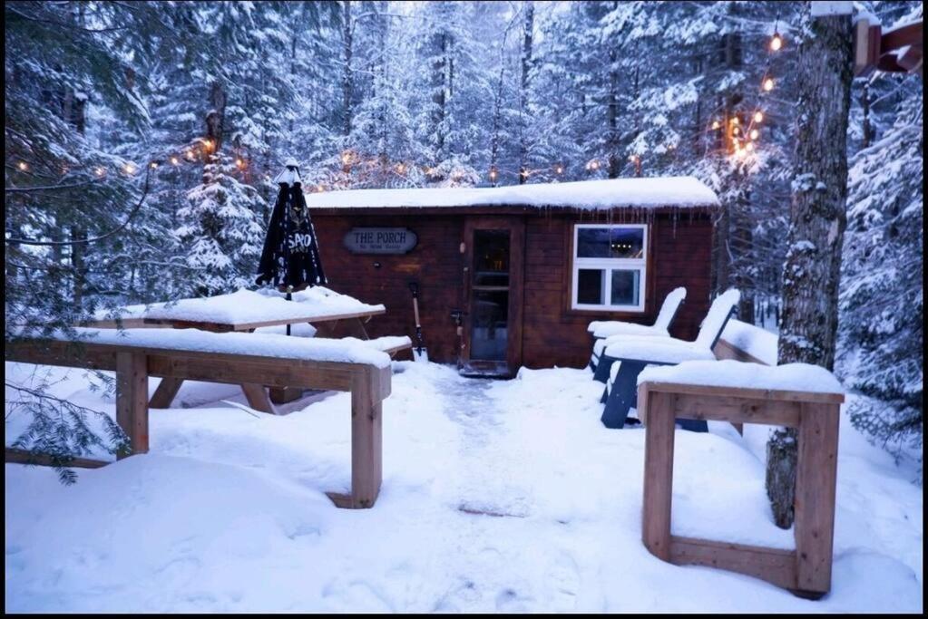 The Hidden Porch at Sir Sam's (hot tub & sauna)