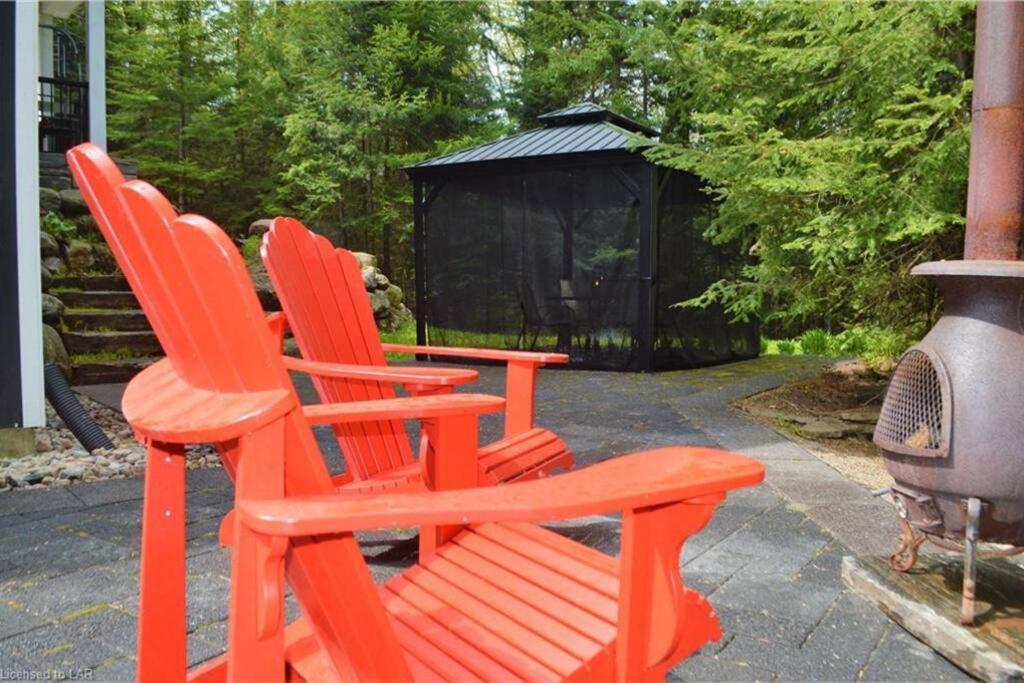 The Hidden Porch at Sir Sam's (hot tub & sauna)