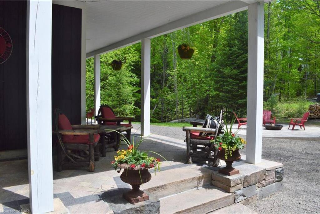The Hidden Porch at Sir Sam's (hot tub & sauna)