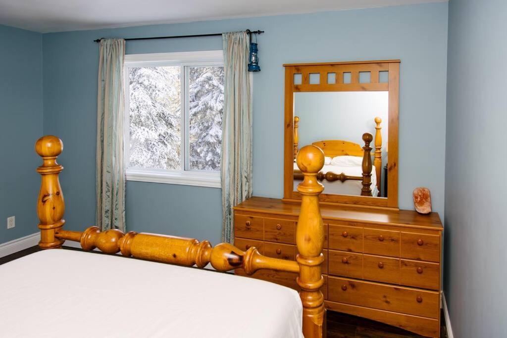 The Hidden Porch at Sir Sam's (hot tub & sauna)