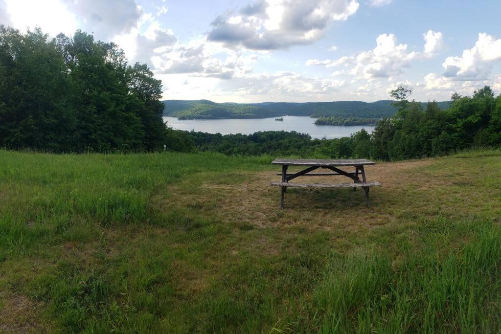 The Hidden Porch at Sir Sam's (hot tub & sauna)