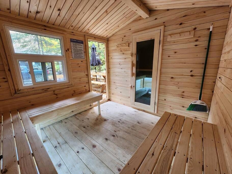The Hidden Porch at Sir Sam's (hot tub & sauna)