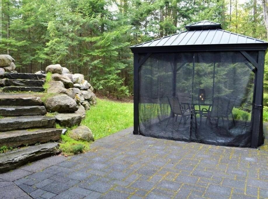 The Hidden Porch at Sir Sam's (hot tub & sauna)