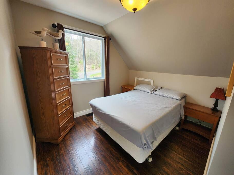 The Hidden Porch at Sir Sam's (hot tub & sauna)