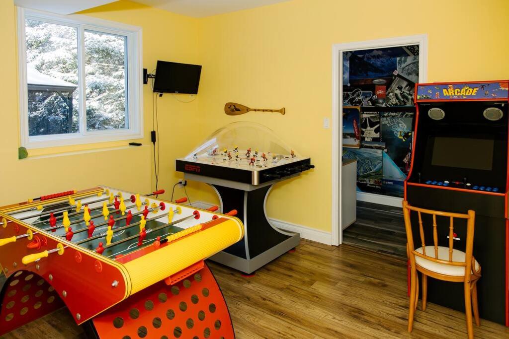 The Hidden Porch at Sir Sam's (hot tub & sauna)