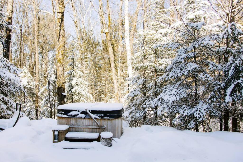 The Hidden Porch at Sir Sam's (hot tub & sauna)