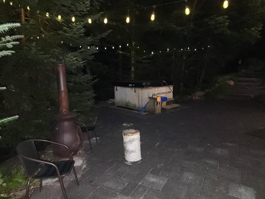 The Hidden Porch at Sir Sam's (hot tub & sauna)