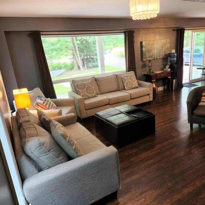 The Hidden Porch at Sir Sam's (hot tub & sauna)