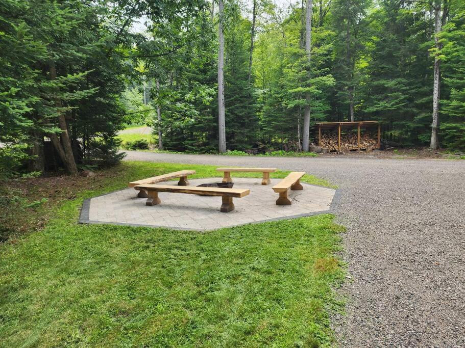 The Hidden Porch at Sir Sam's (hot tub & sauna)
