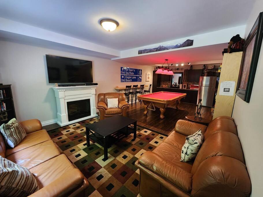 The Hidden Porch at Sir Sam's (hot tub & sauna)