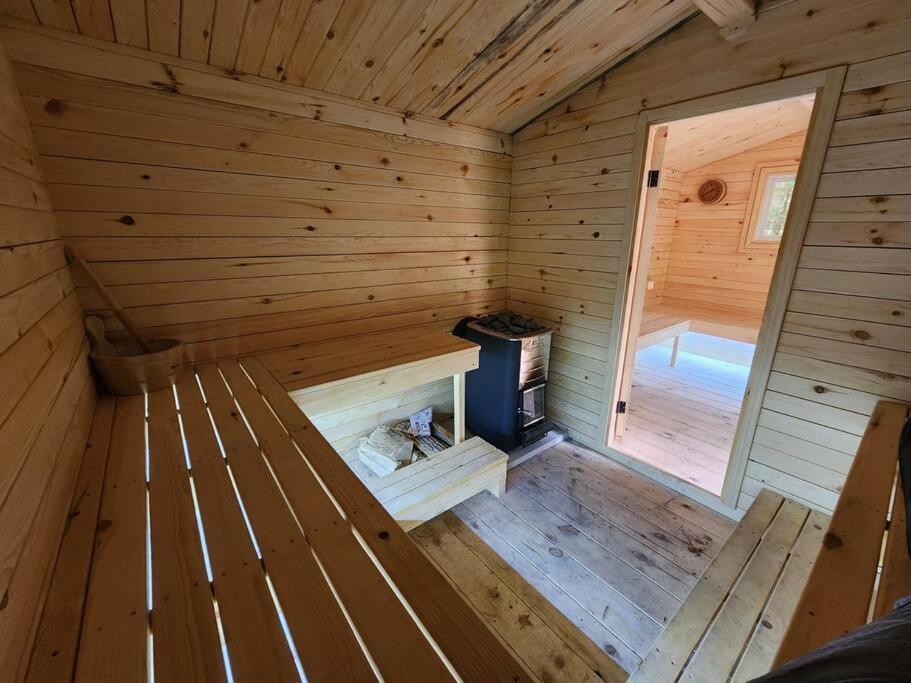 The Hidden Porch at Sir Sam's (hot tub & sauna)
