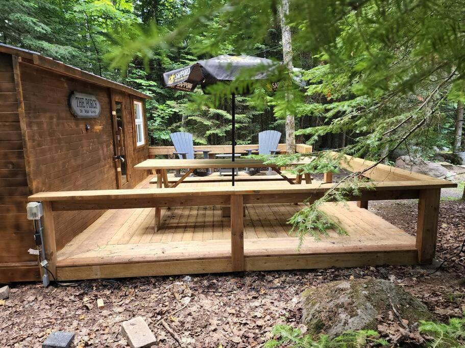 The Hidden Porch at Sir Sam's (hot tub & sauna)