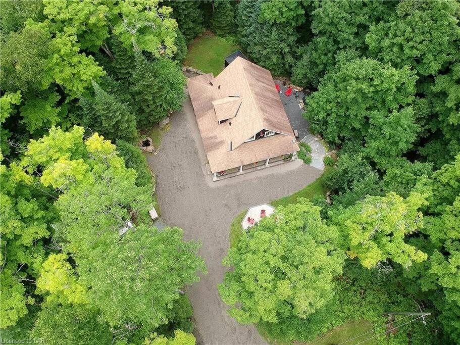The Hidden Porch at Sir Sam's (hot tub & sauna)