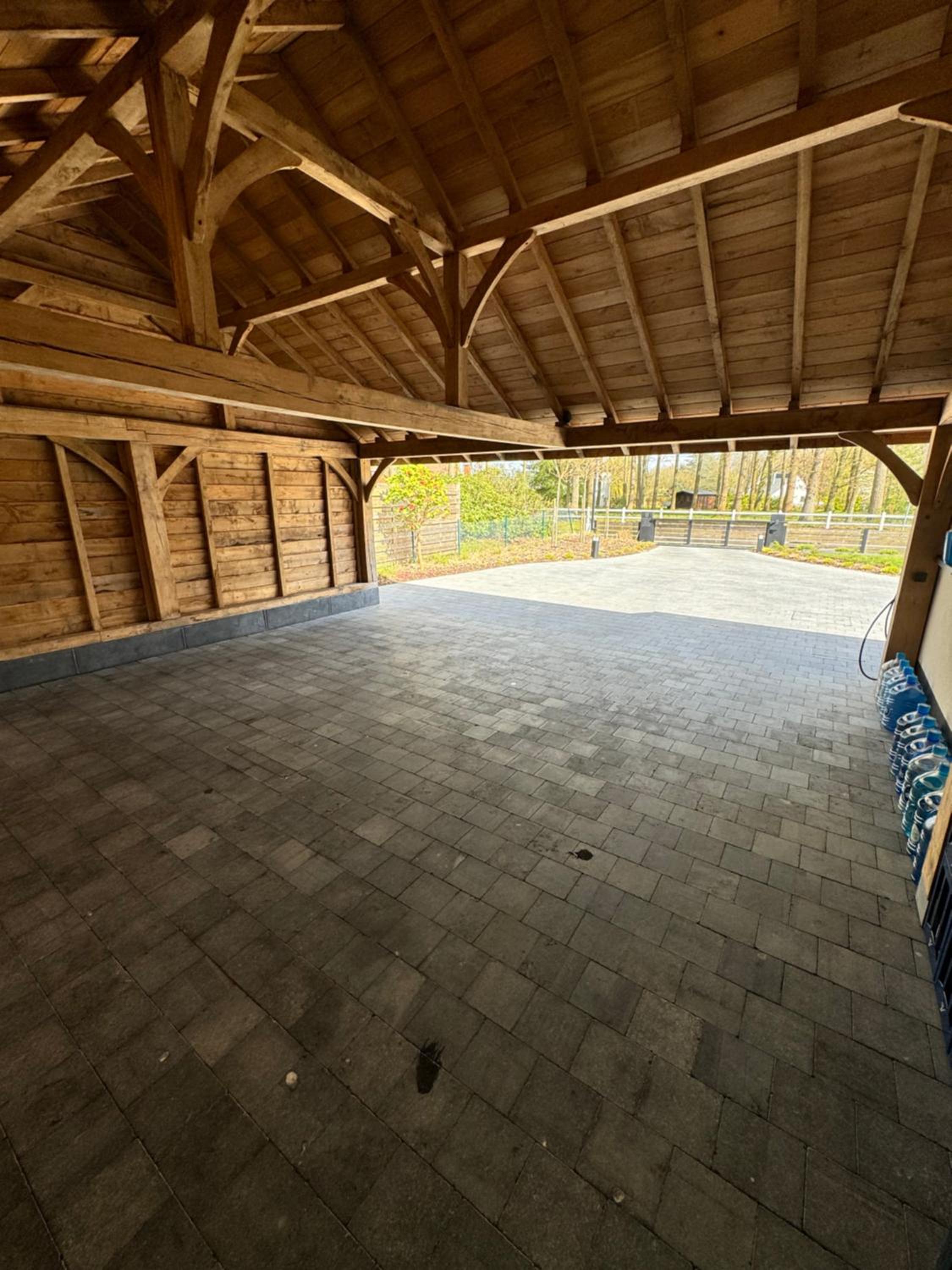 Magnifique chalet en bois avec piscine et jacuzzi