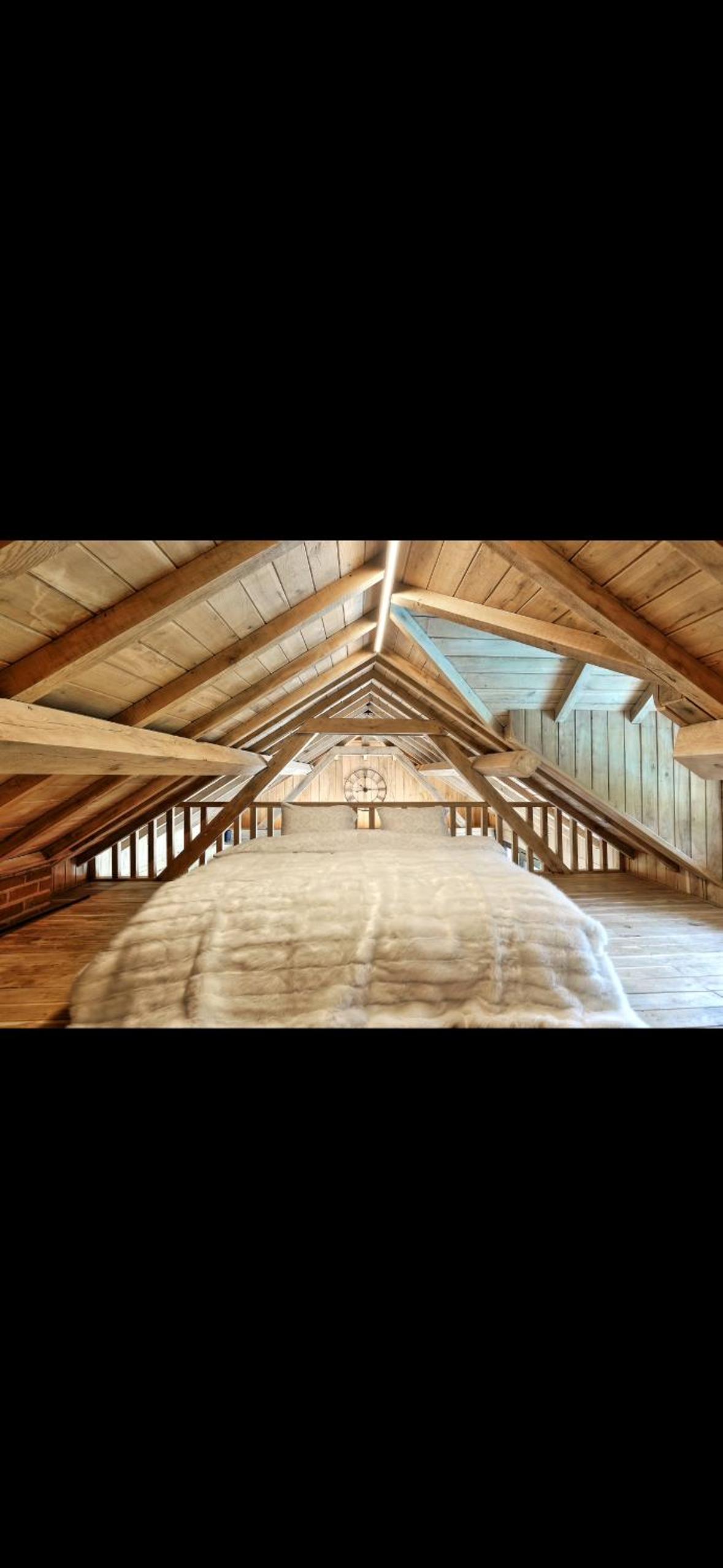Magnifique chalet en bois avec piscine et jacuzzi