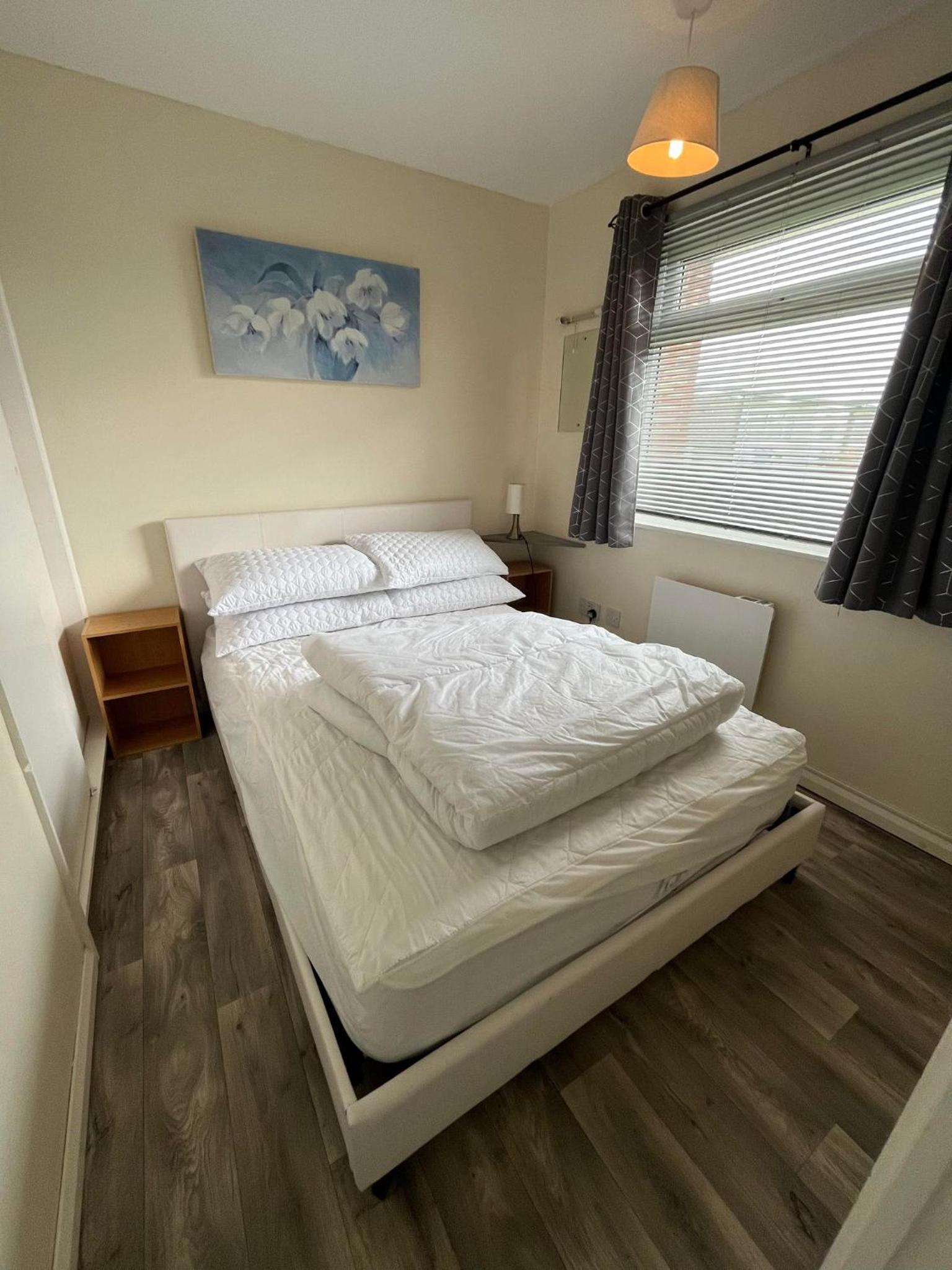 192, Two bed newly refurbished chalet on Sund0wner Holiday Park - Sleeps 5, pet friendly - Includes electricity, bed linen and towels - Entertainment optio view 5