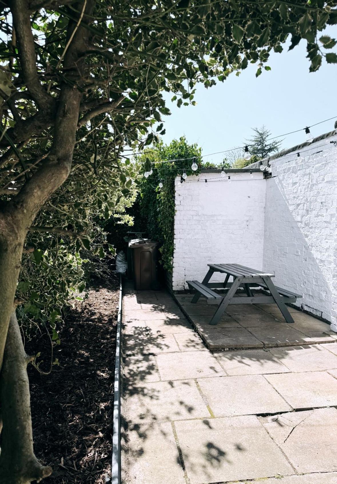 Spacious Victorian Birkdale Apartment with Garden