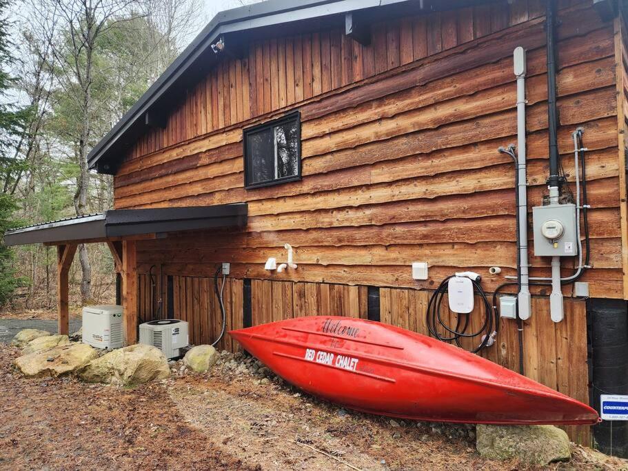 Red Cedar Chalet on Brady Lake