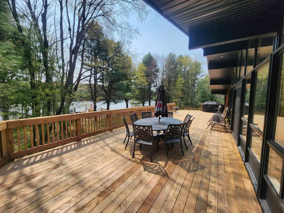 Red Cedar Chalet on Brady Lake