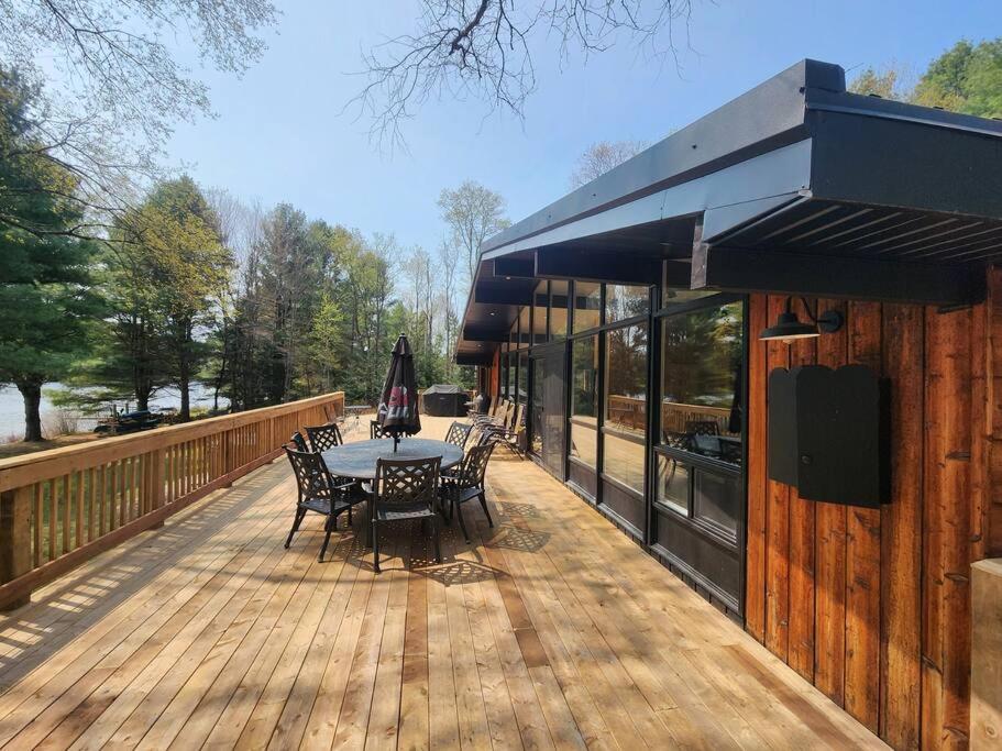 Red Cedar Chalet on Brady Lake