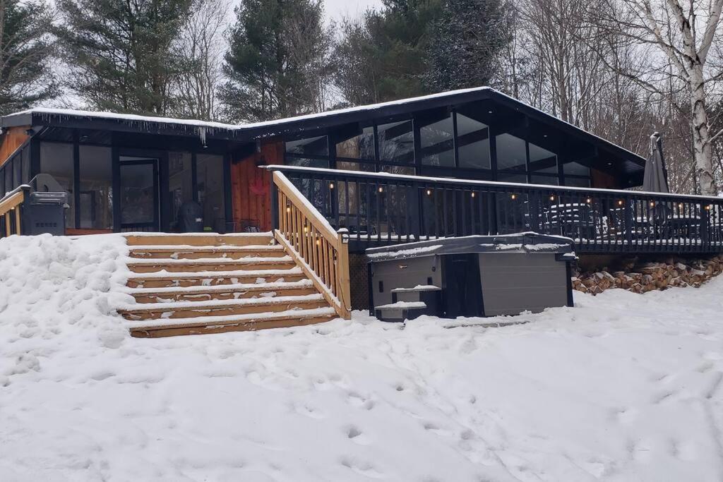 Red Cedar Chalet on Brady Lake