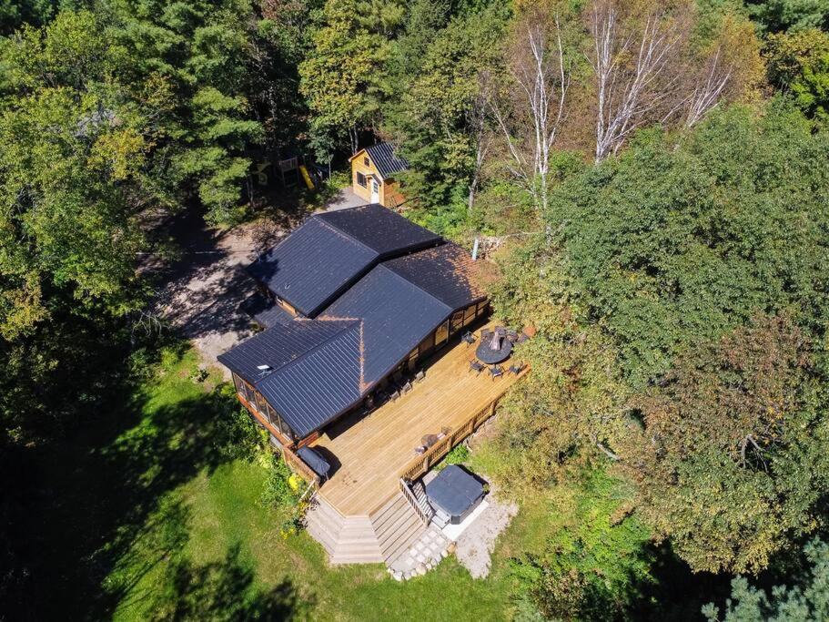 Red Cedar Chalet on Brady Lake
