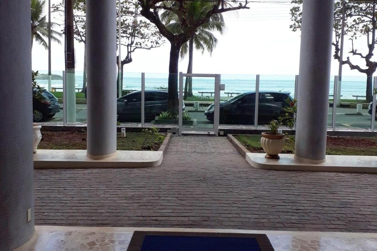 De frente para a Praia das Pitangueiras