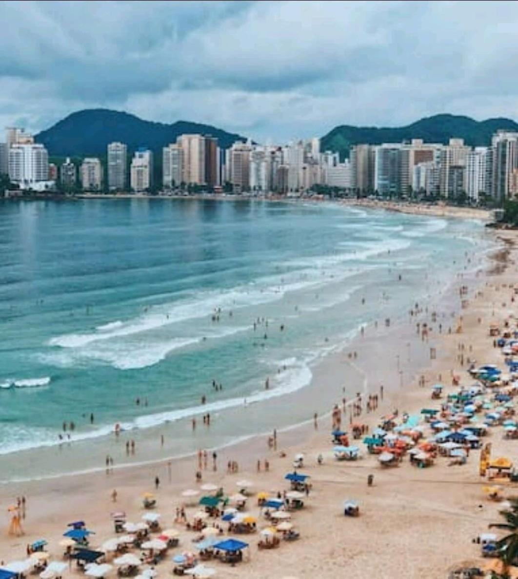 De frente para a Praia das Pitangueiras