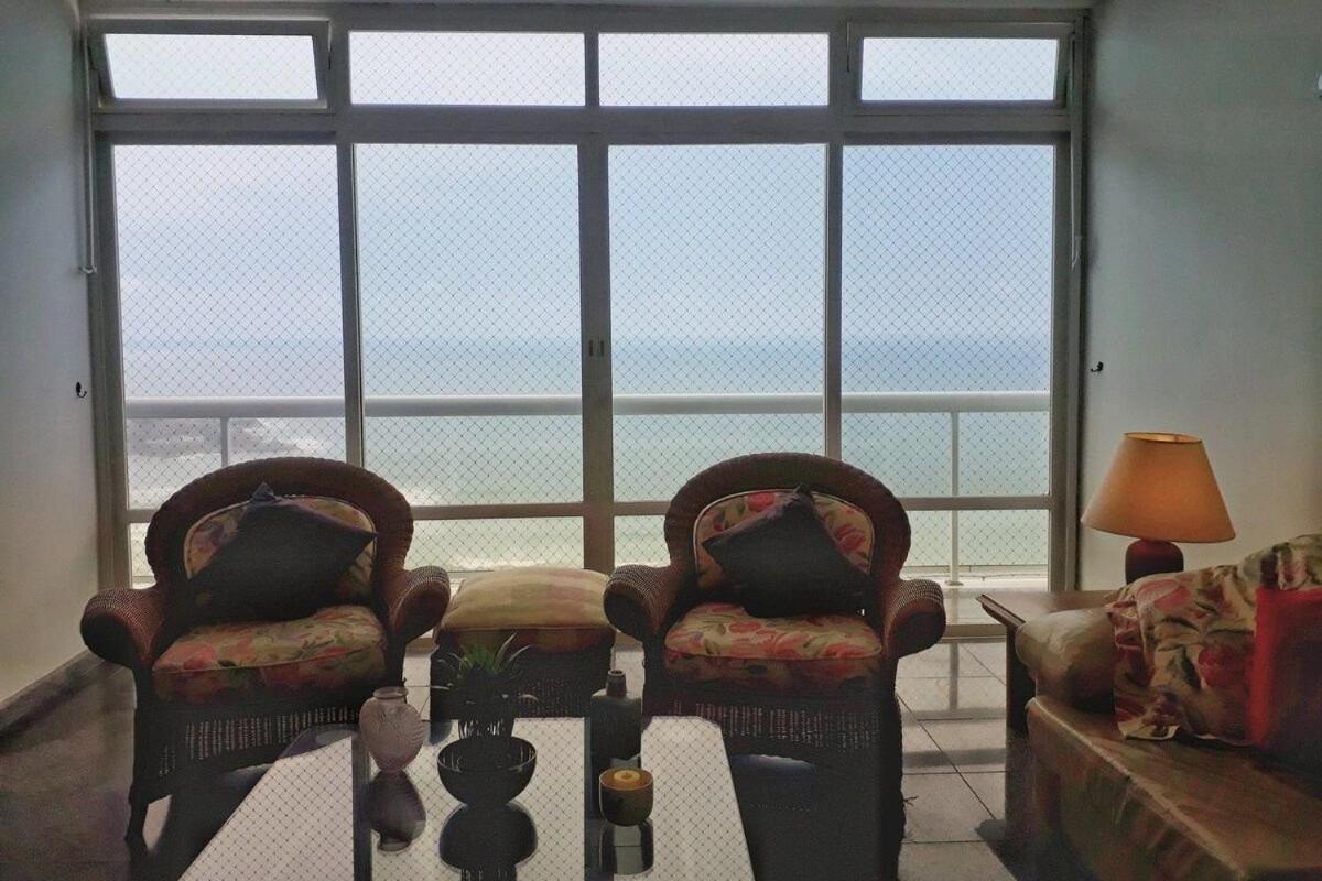 De frente para a Praia das Pitangueiras