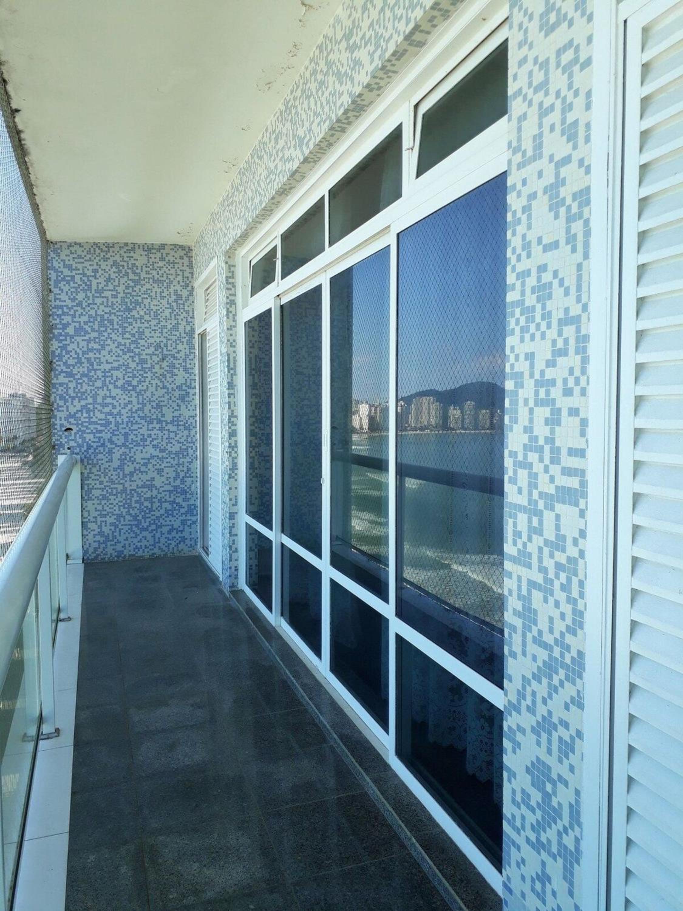 De frente para a Praia das Pitangueiras