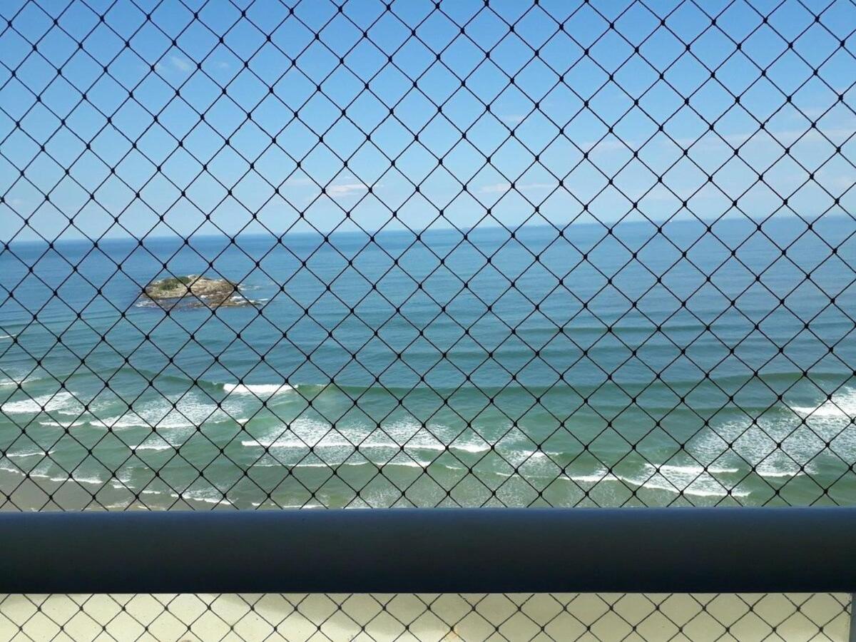 De frente para a Praia das Pitangueiras