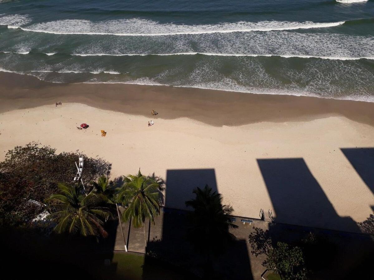 De frente para a Praia das Pitangueiras