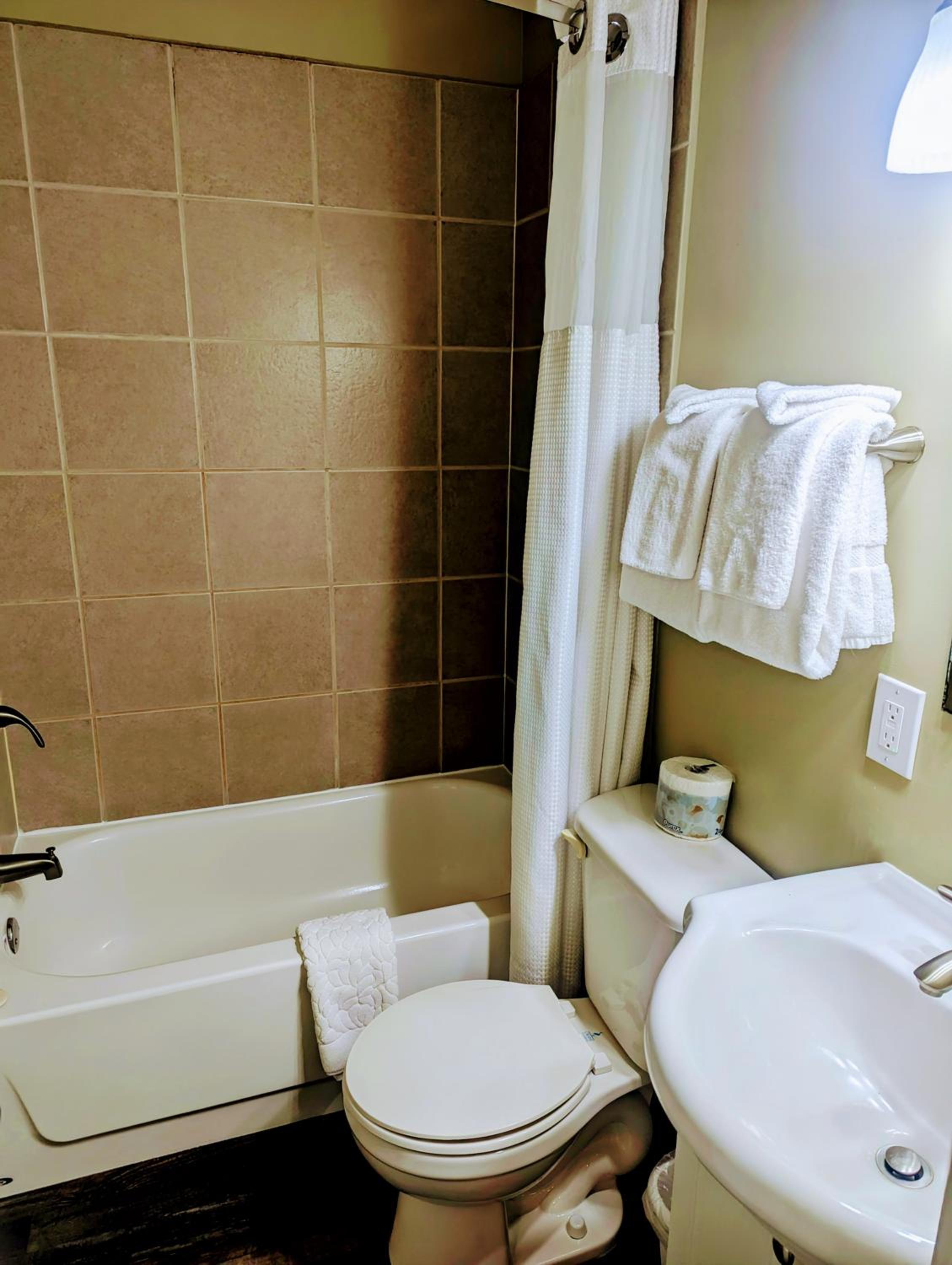Alpine Inn & Suites