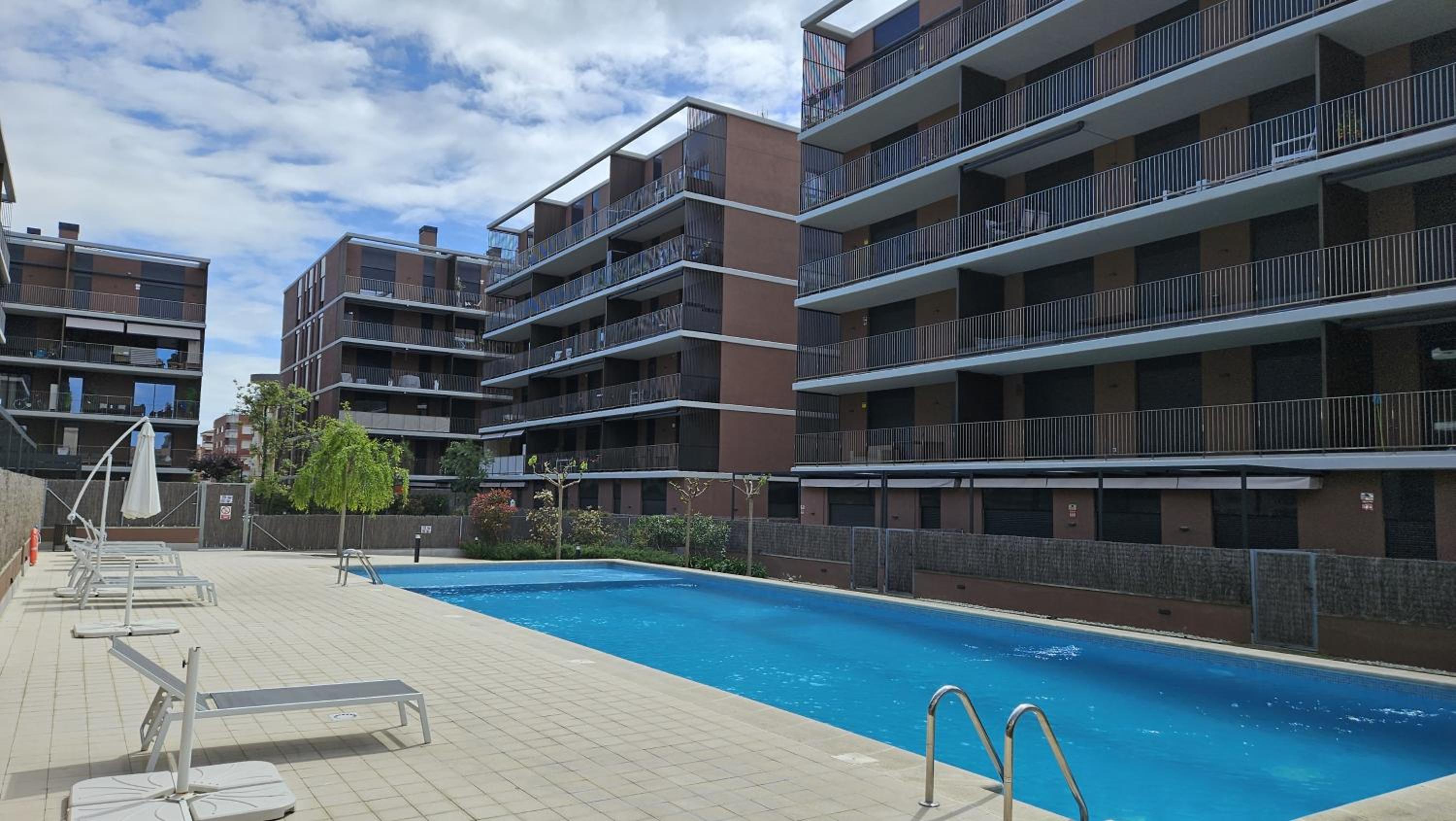 Espectacular apartamento con piscina