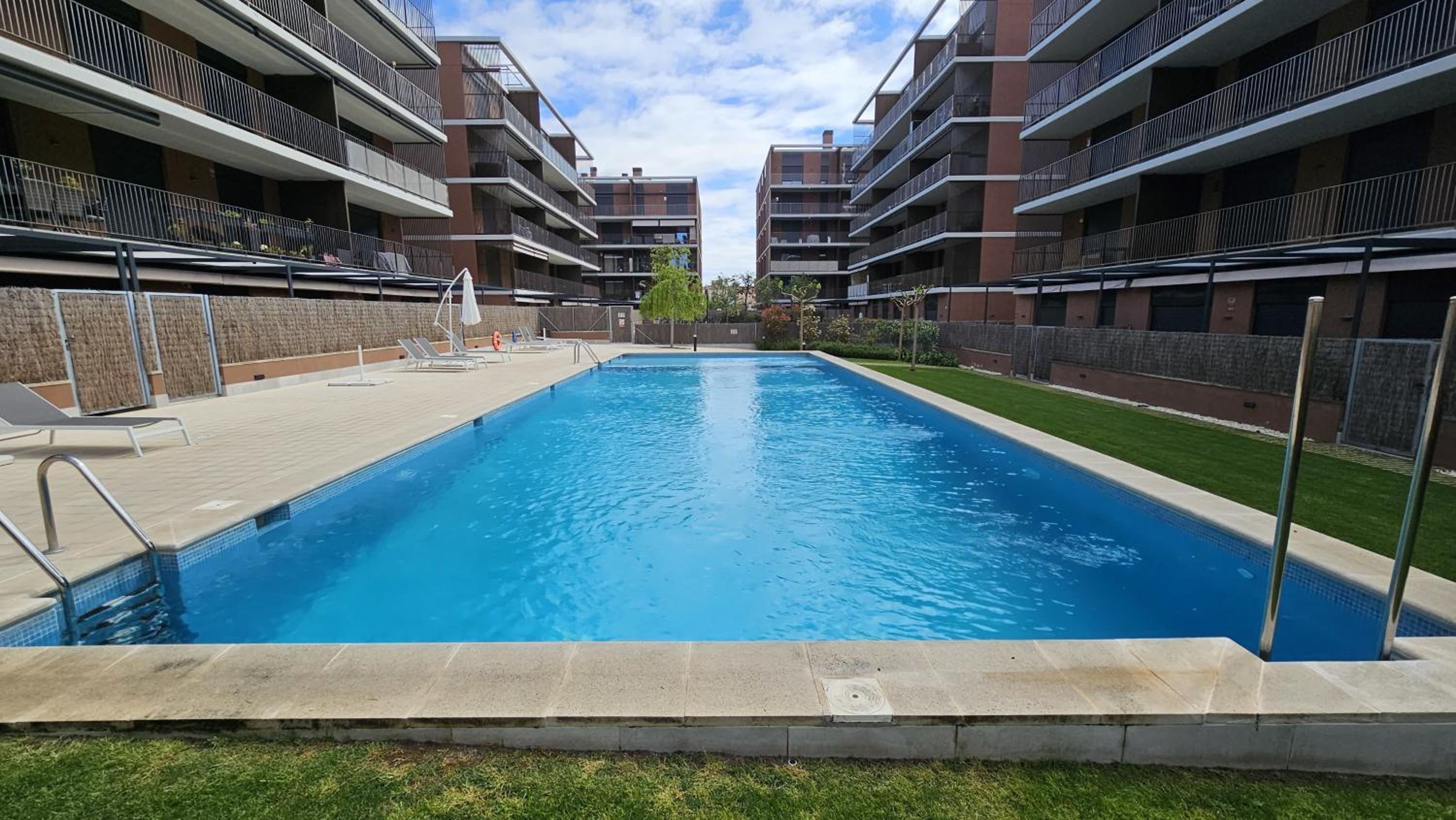 Espectacular apartamento con piscina