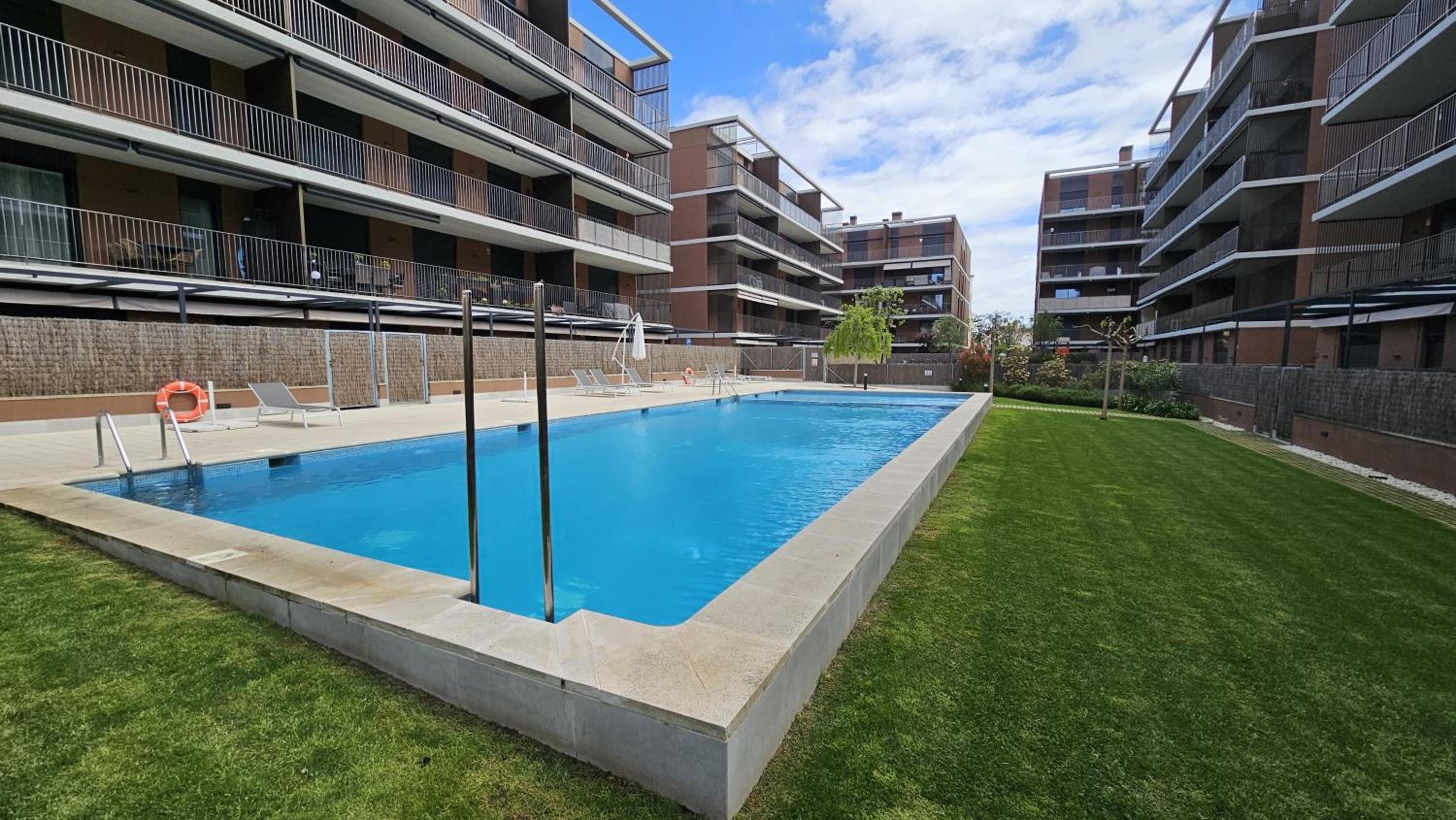 Espectacular apartamento con piscina