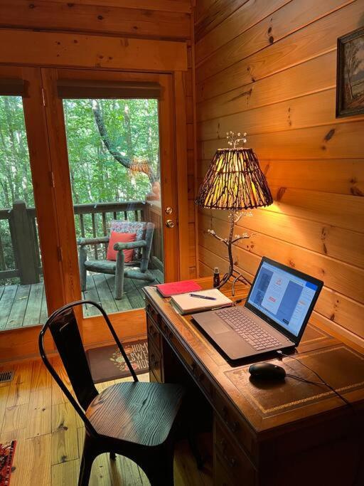 Honey Bear Cabin West Jefferson view 2