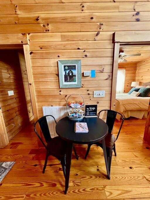 Honey Bear Cabin West Jefferson view 3