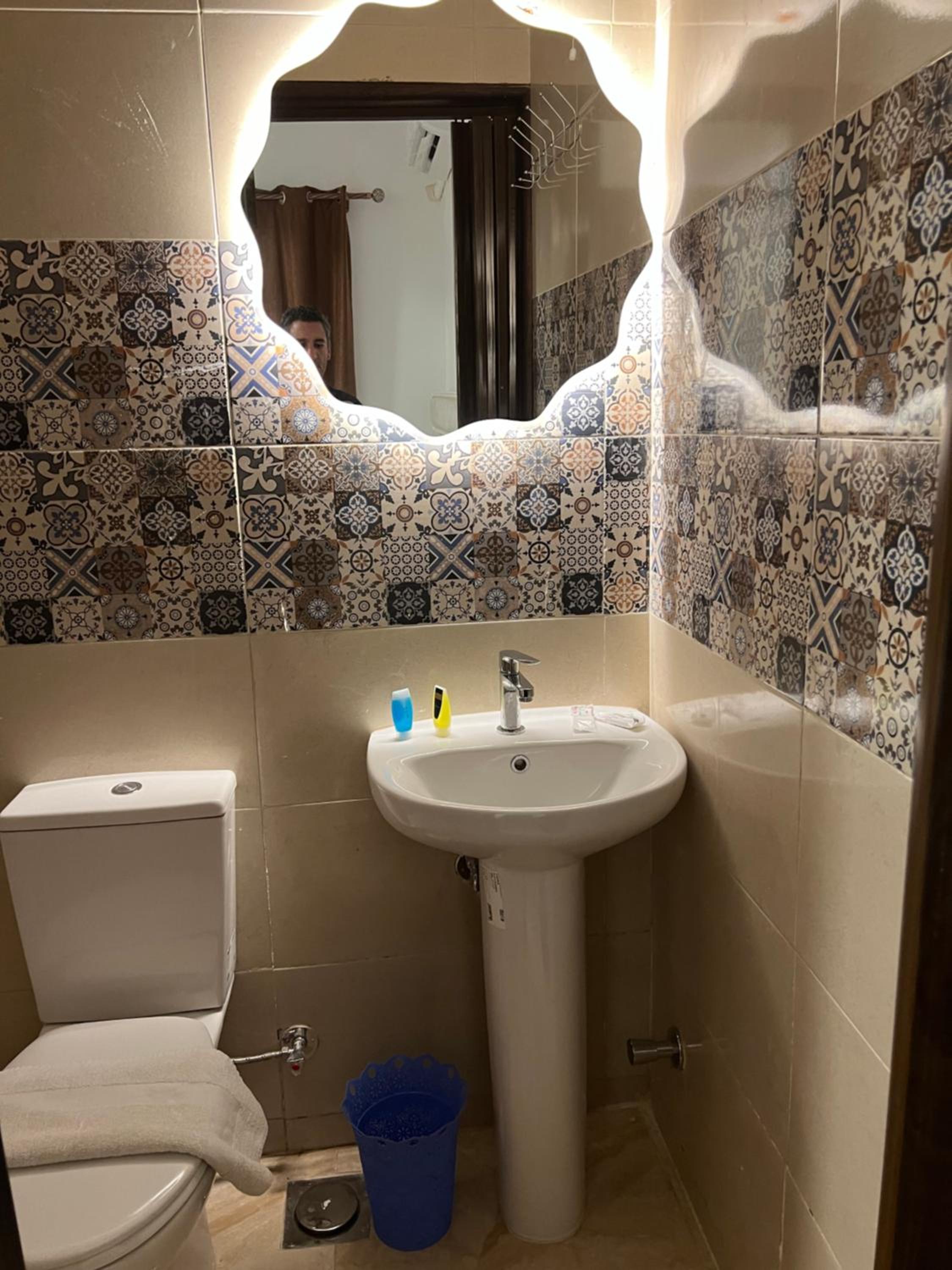 Malak pyramids inn