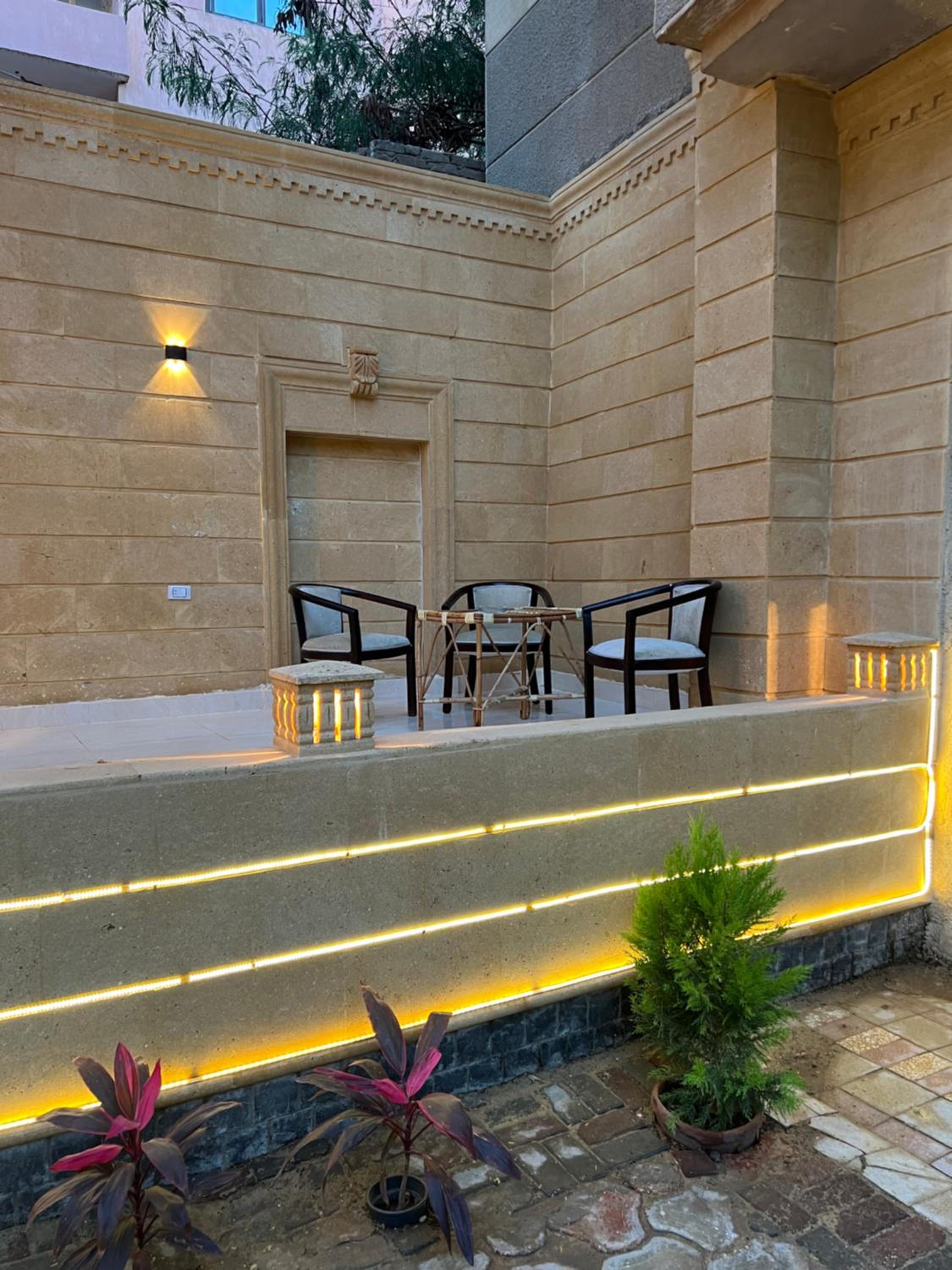 Malak pyramids inn