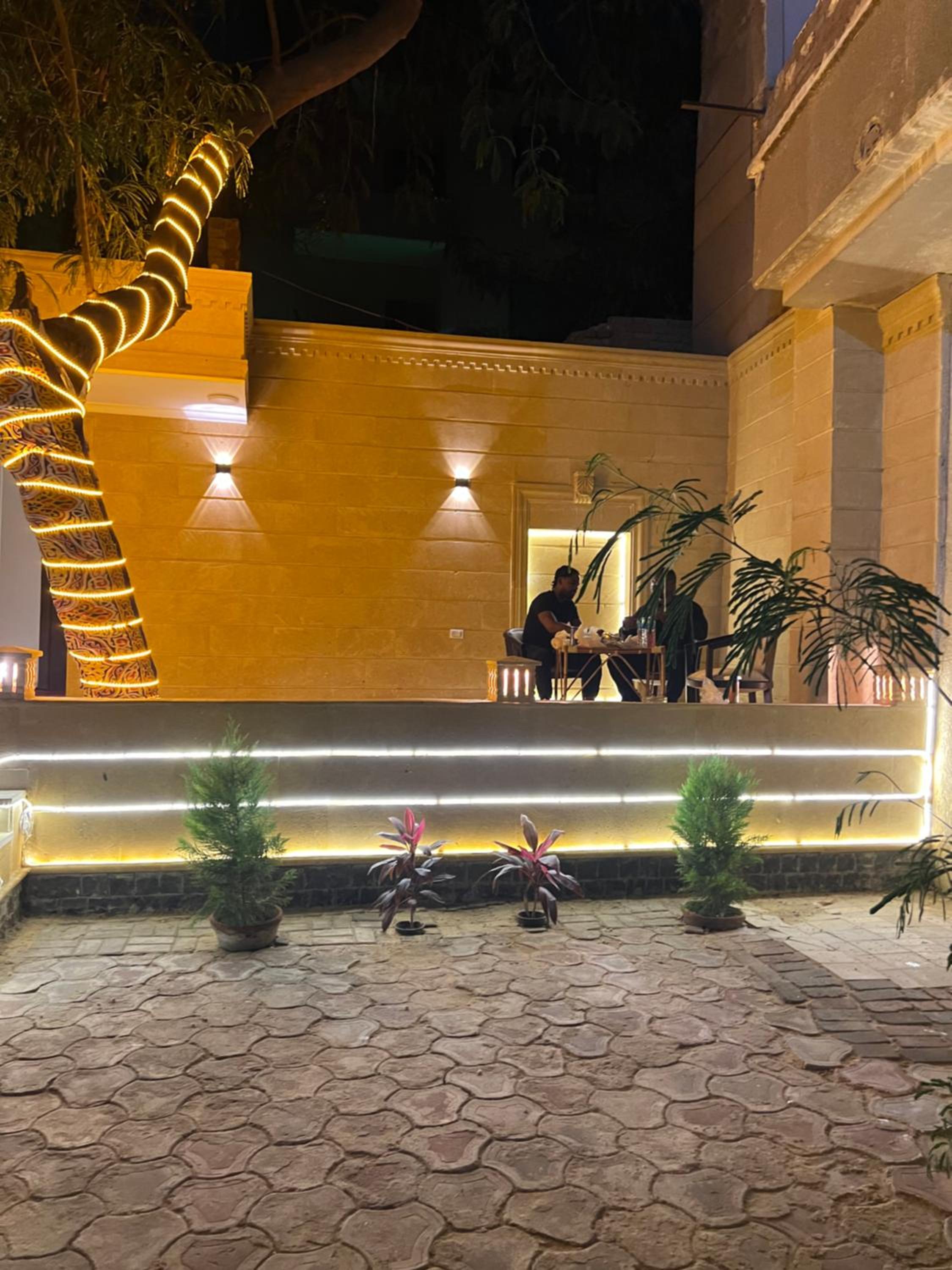 Malak pyramids inn