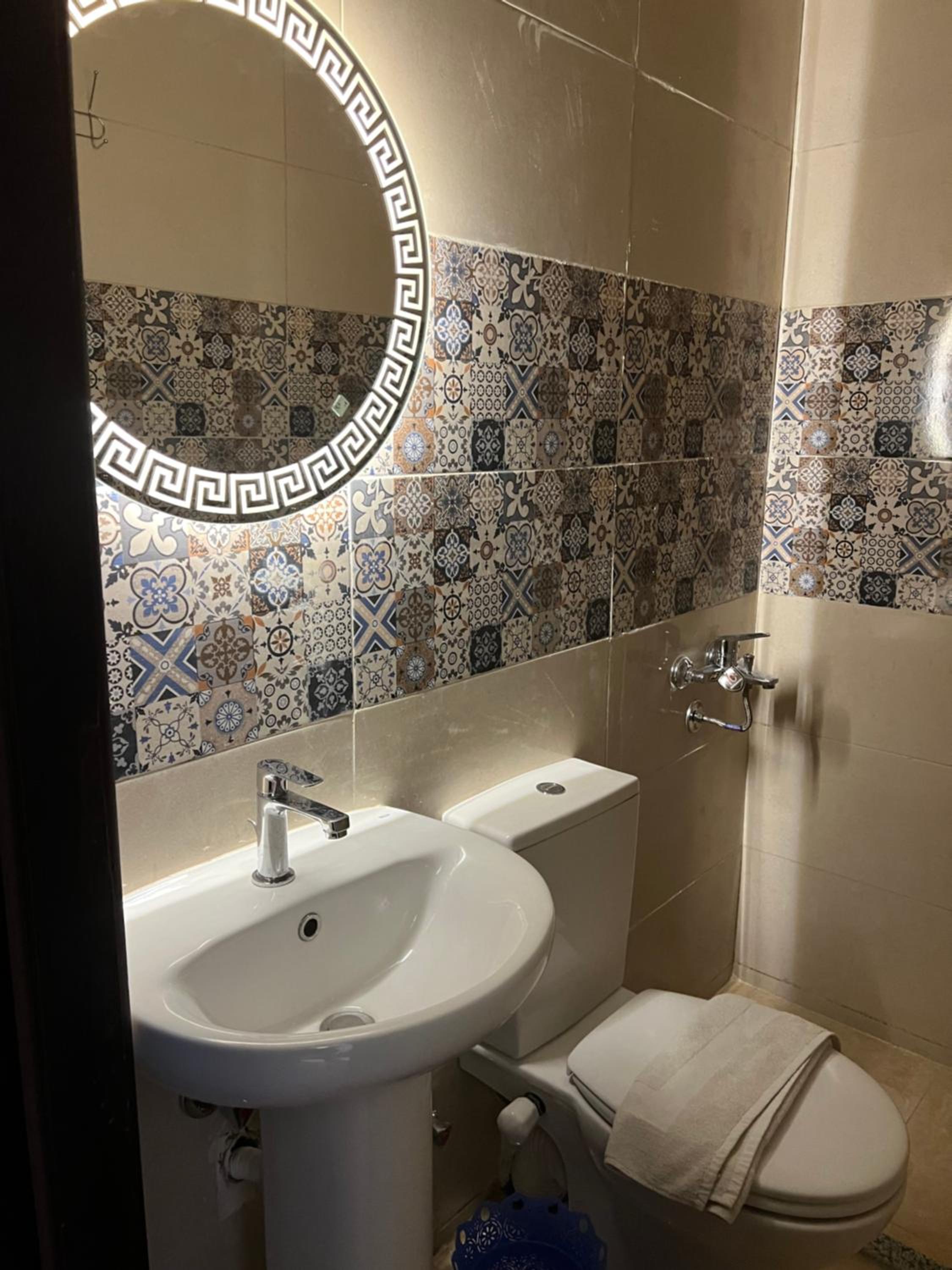 Malak pyramids inn