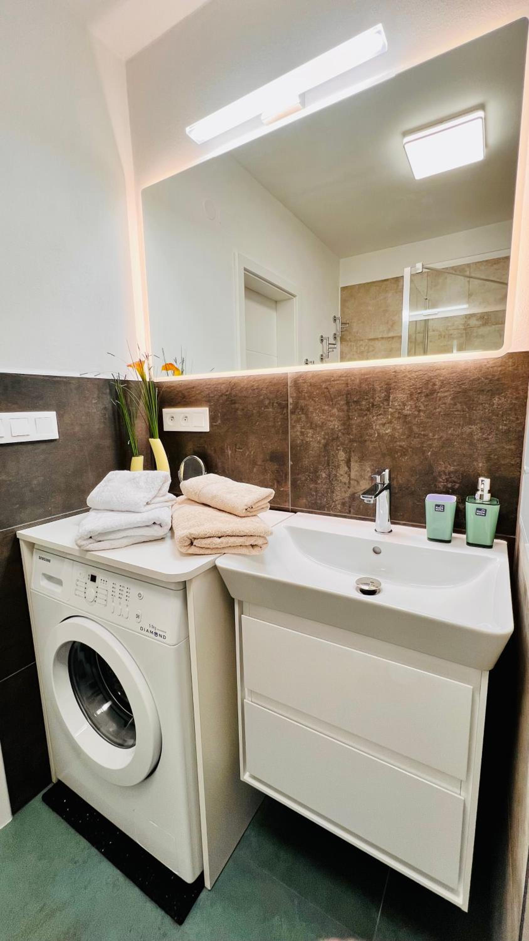 RESIDENCE KOLONADA 60 square meters 2 rooms Apartment in best Location direct at famous Colonnade and Singing Fountain
