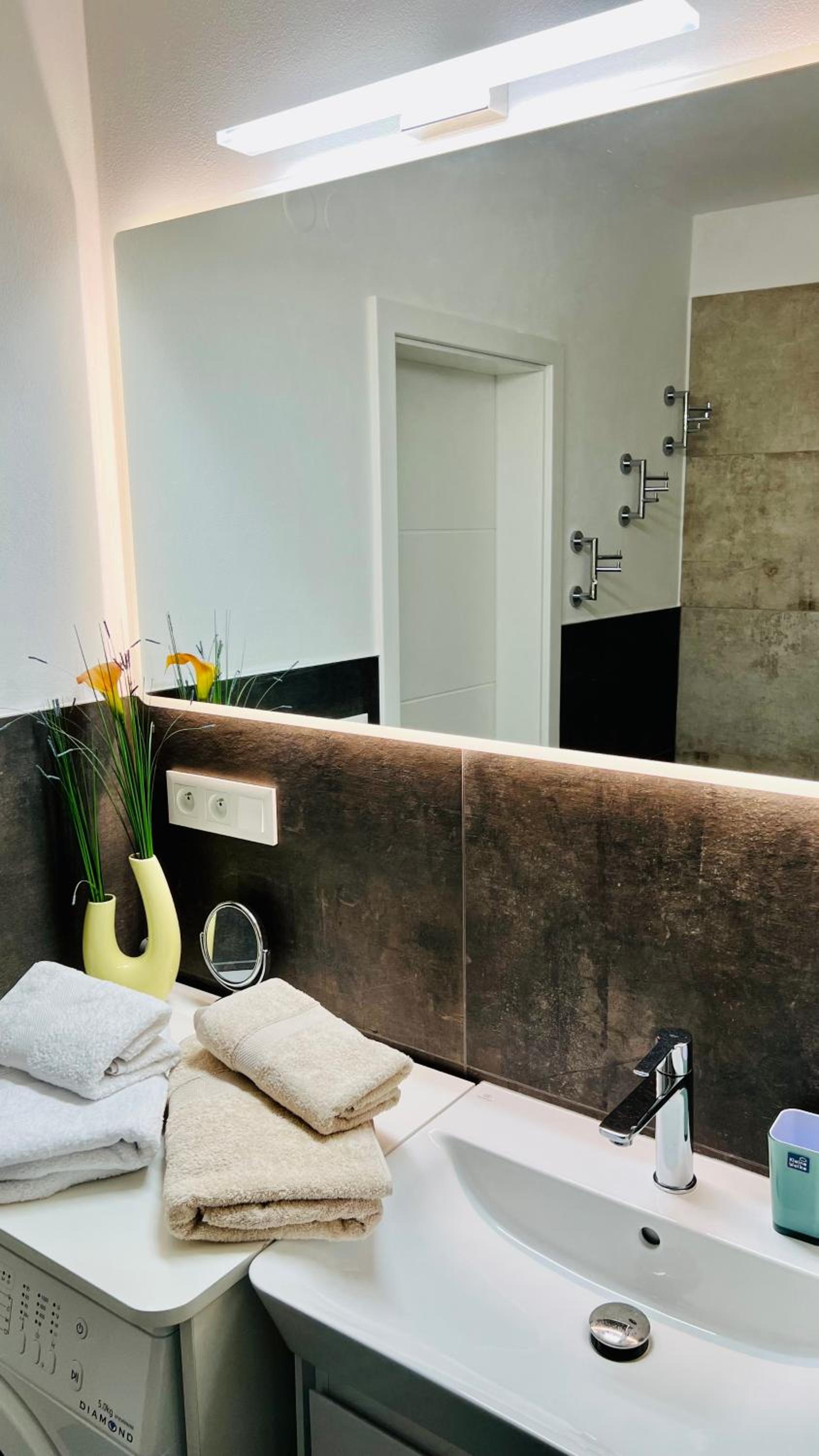 RESIDENCE KOLONADA 60 square meters 2 rooms Apartment in best Location direct at famous Colonnade and Singing Fountain